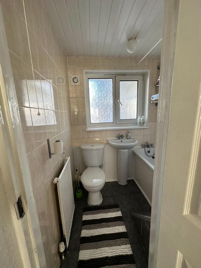 Cheerful Double Room For Single Use Londres Exterior foto