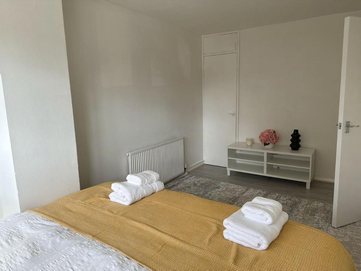 Cheerful Double Room For Single Use Londres Exterior foto